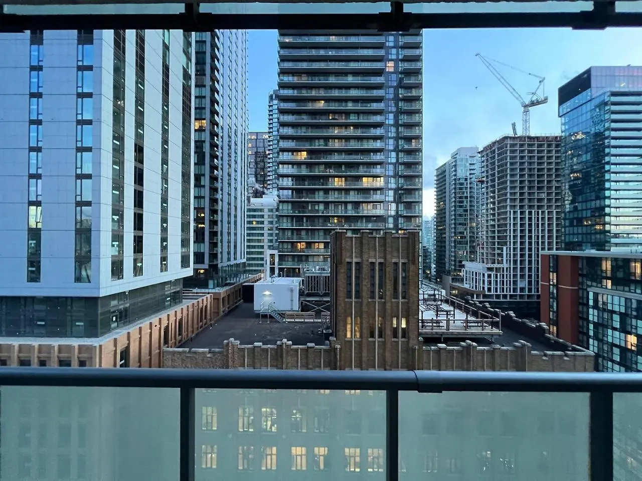 Apartment Modern Oasis In The Core Toronto